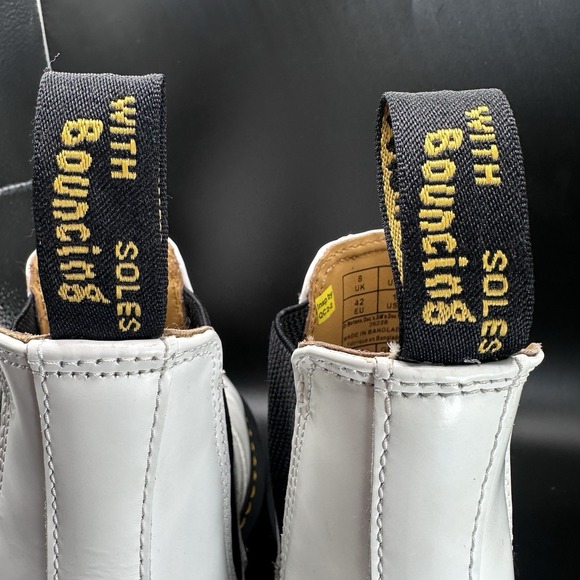 Doc Martens 2976 Yellow Stitch Smooth Leather Chelsea Boots Women's Sz 10 Mens 9 - Picture 7 of 14